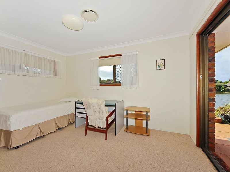 48 Dunlin Dr, Burleigh Waters QLD 4220