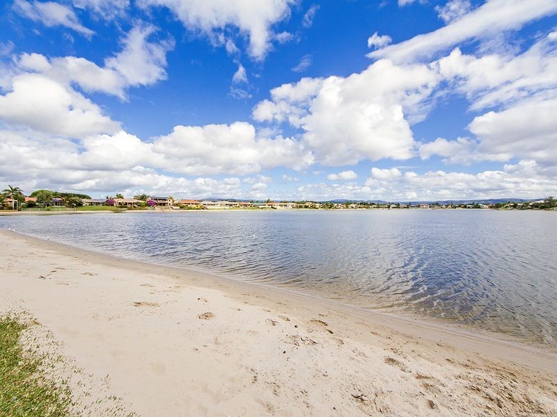 35 Pintail Cr, Burleigh Waters QLD 4220
