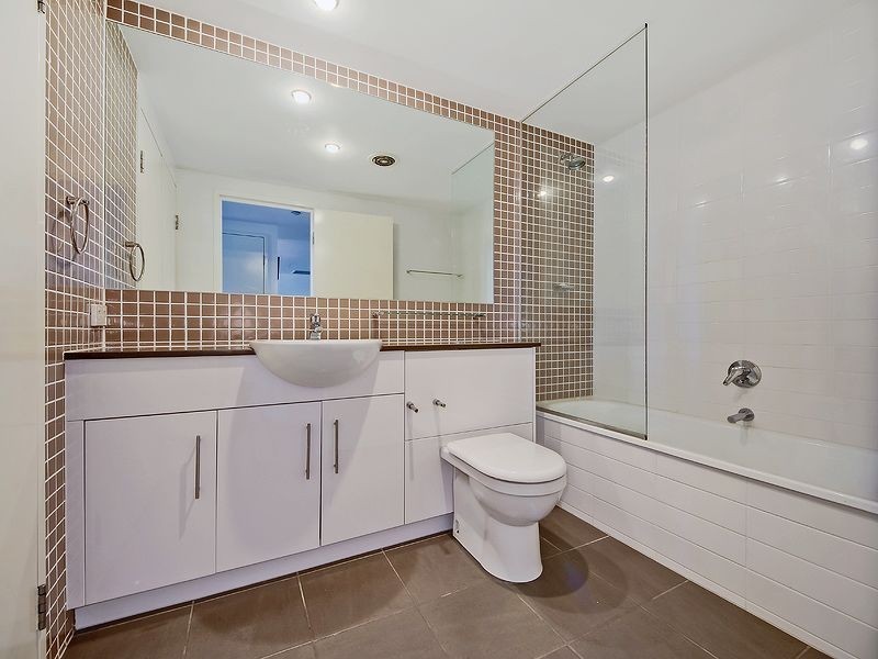 2014/1 Ocean Street, Burleigh Heads QLD 4220