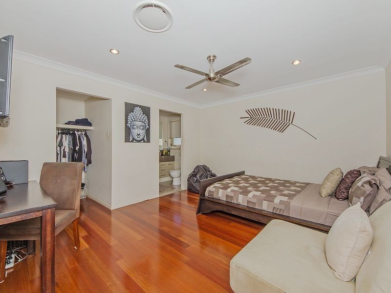 2 Giardino Lane, Varsity Lakes QLD 4227