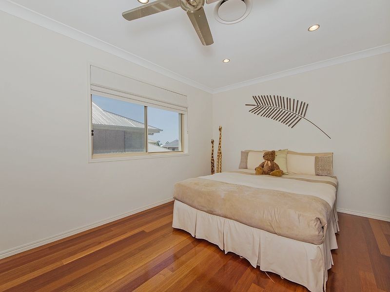 2 Giardino Lane, Varsity Lakes QLD 4227