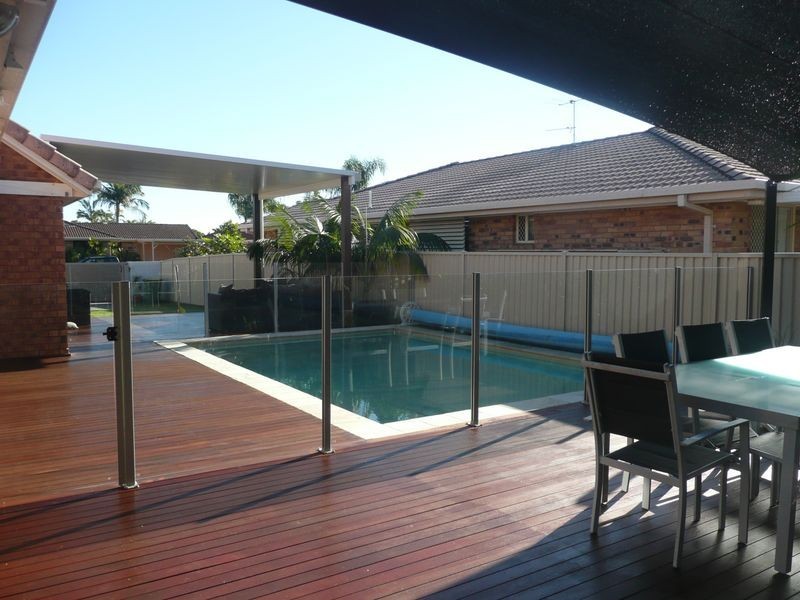 8 Cuckoo Cr, Burleigh Waters QLD 4220