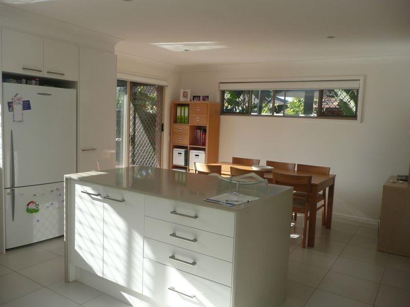 8 Cuckoo Cr, Burleigh Waters QLD 4220