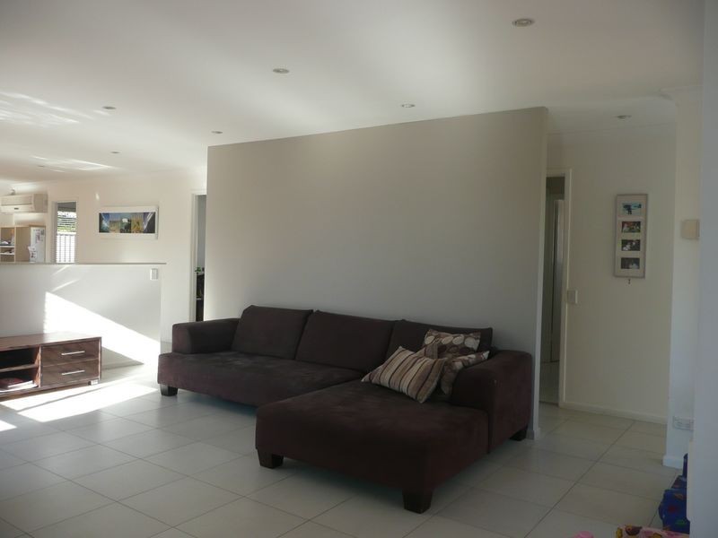 8 Cuckoo Cr, Burleigh Waters QLD 4220