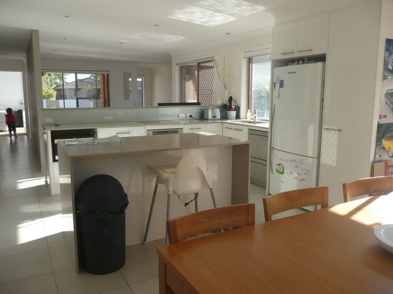 8 Cuckoo Cr, Burleigh Waters QLD 4220