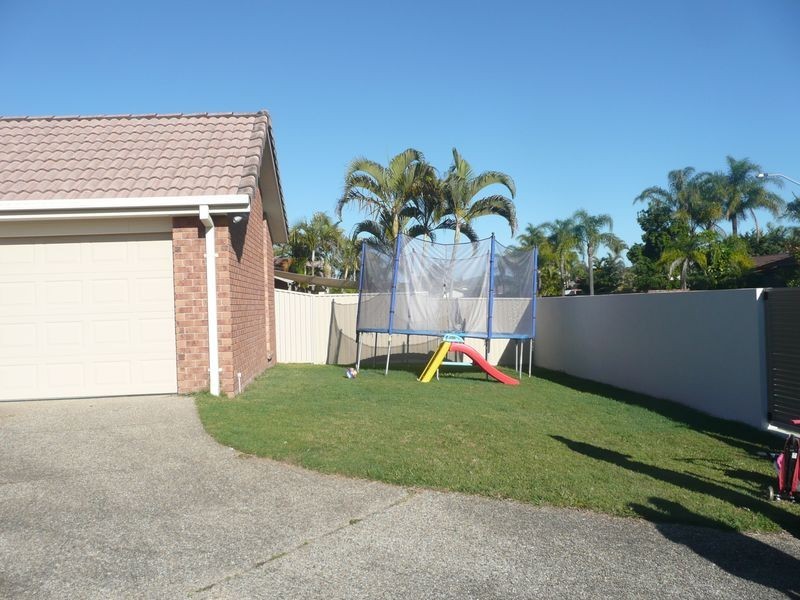 8 Cuckoo Cr, Burleigh Waters QLD 4220