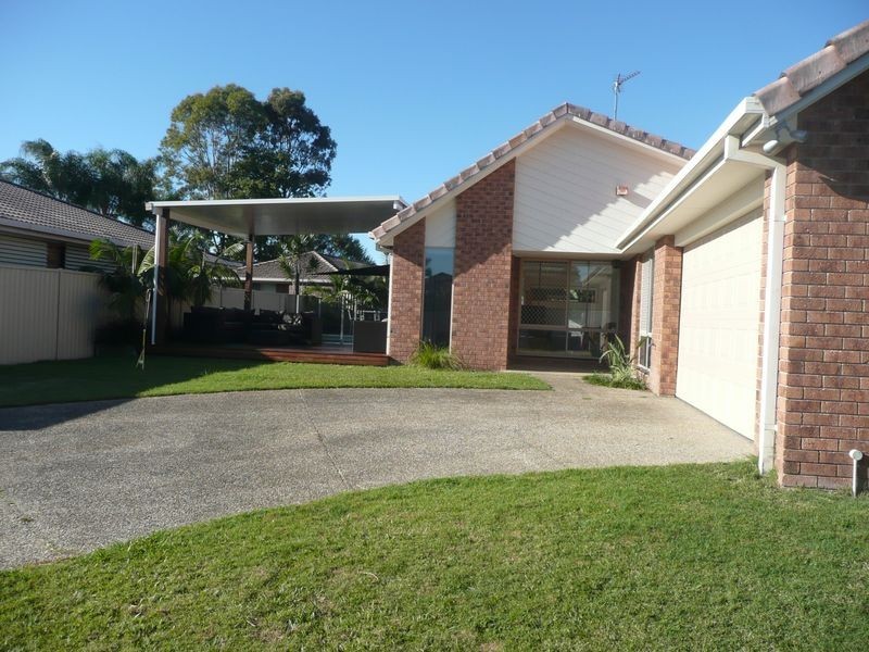 8 Cuckoo Cr, Burleigh Waters QLD 4220