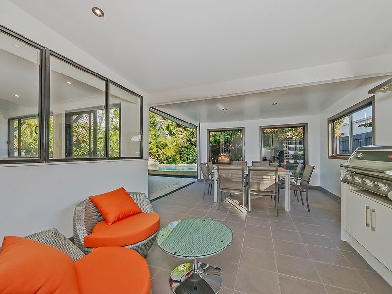 108 Acanthus Avenue, Burleigh Heads QLD 4220