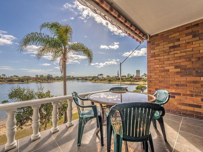 2/9 Barbet Pl, Burleigh Waters QLD 4220