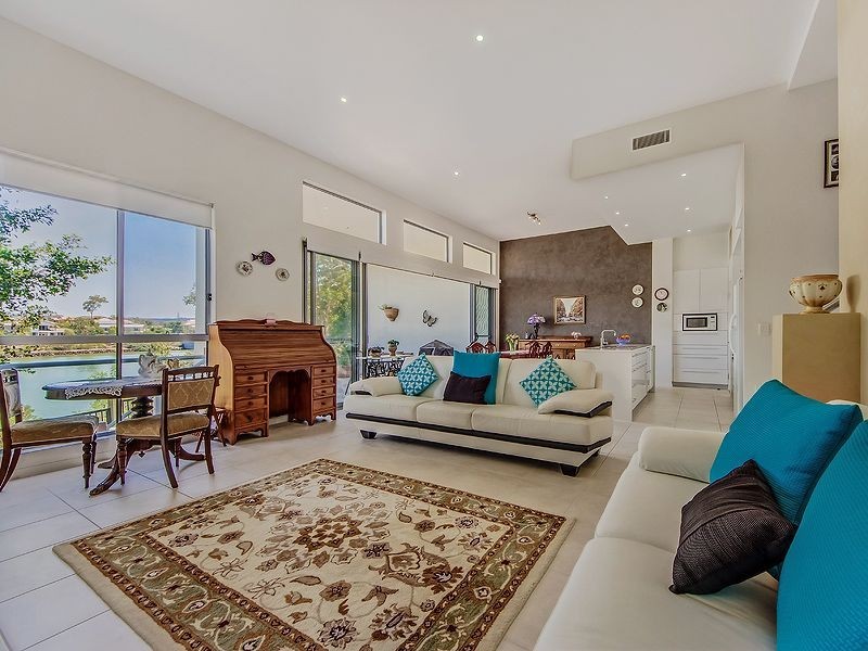 2/7 Saleya Drive, Varsity Lakes QLD 4227