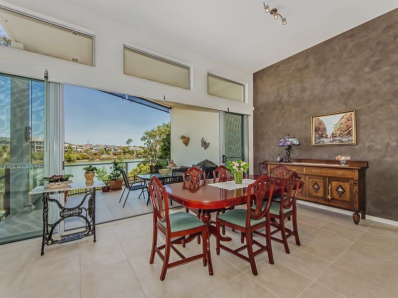 2/7 Saleya Drive, Varsity Lakes QLD 4227