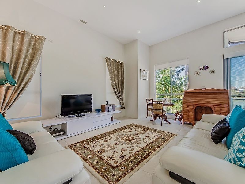 2/7 Saleya Drive, Varsity Lakes QLD 4227