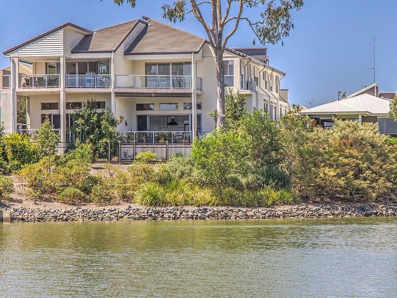 2/7 Saleya Drive, Varsity Lakes QLD 4227