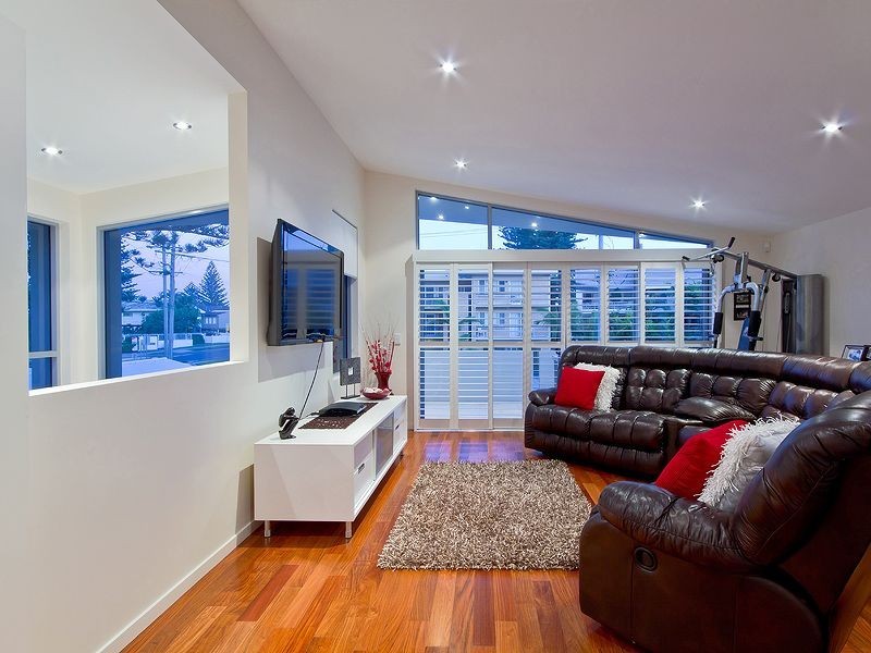 11 Seashell Avenue, Mermaid Beach QLD 4218