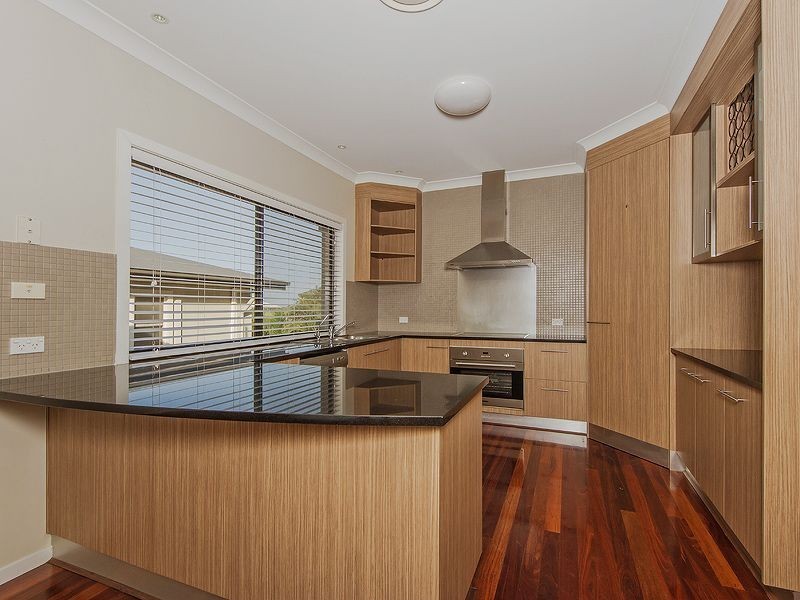 5 St Pauls Crescent, Varsity Lakes QLD 4227