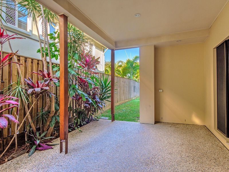 5 St Pauls Crescent, Varsity Lakes QLD 4227