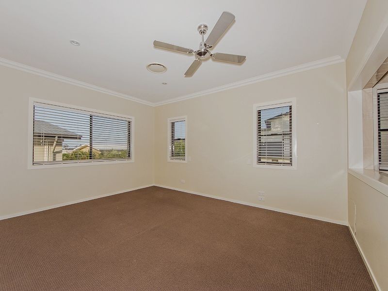 5 St Pauls Crescent, Varsity Lakes QLD 4227