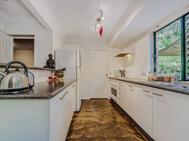 2/1 Karri Court, Burleigh Heads QLD 4220