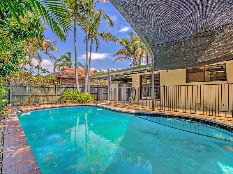 24 Razorbill Street, Burleigh Waters QLD 4220