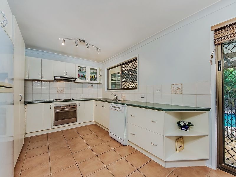 24 Razorbill Street, Burleigh Waters QLD 4220