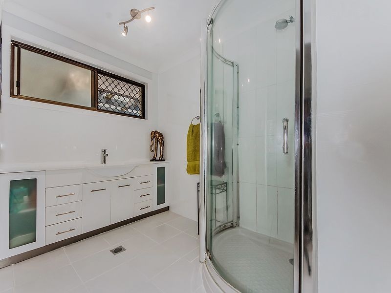 24 Razorbill Street, Burleigh Waters QLD 4220