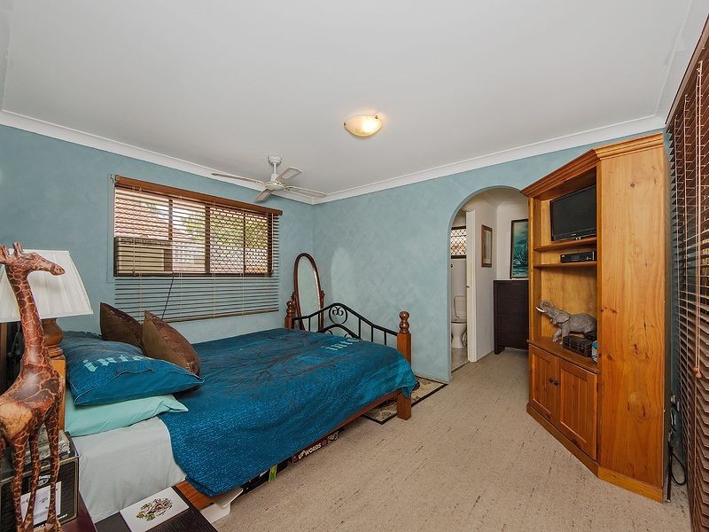 24 Razorbill Street, Burleigh Waters QLD 4220