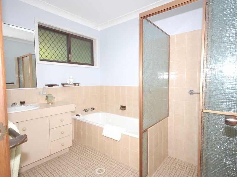 2/69 Mattocks Rd, Burleigh Waters QLD 4220