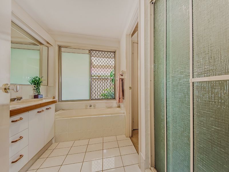 8 Kallista Close, Robina QLD 4226