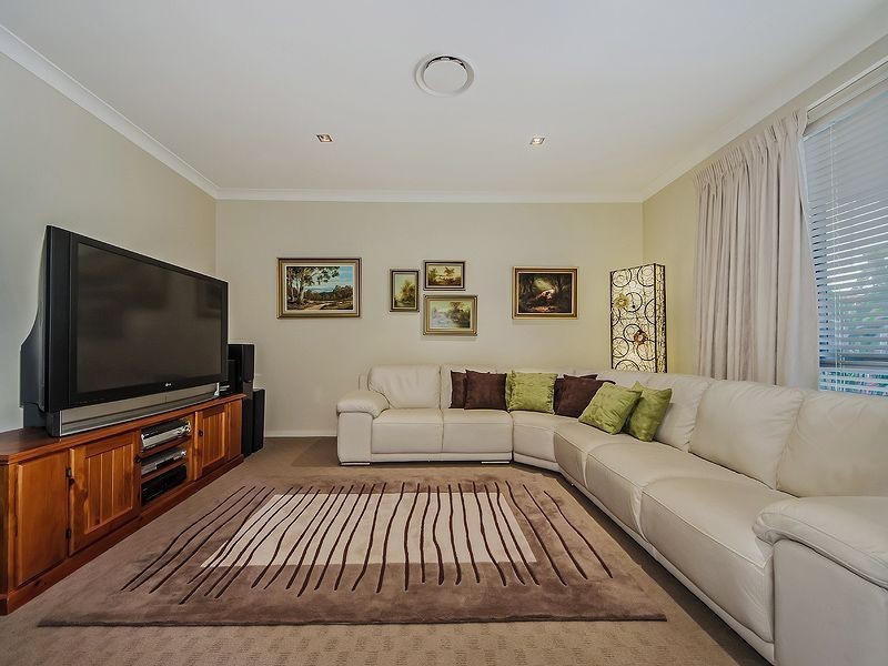 8 Menton Avenue, Varsity Lakes QLD 4227