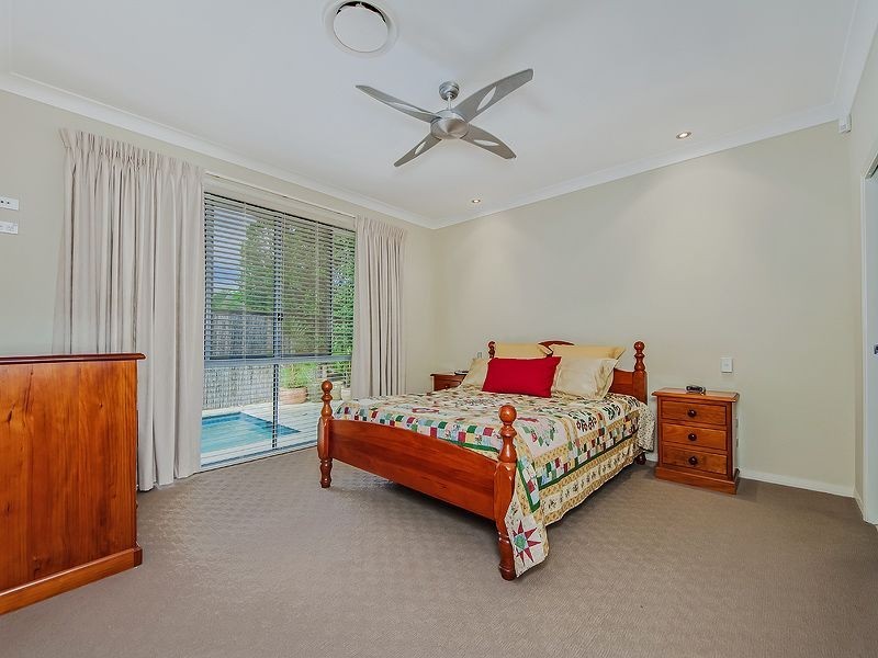 8 Menton Avenue, Varsity Lakes QLD 4227