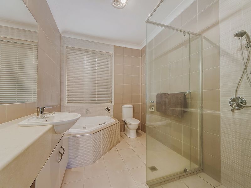 8 Menton Avenue, Varsity Lakes QLD 4227