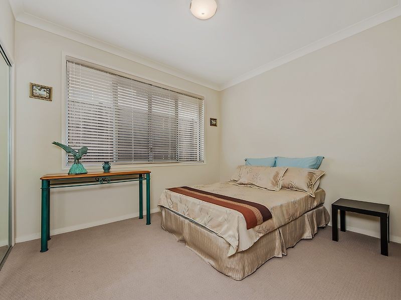 8 Menton Avenue, Varsity Lakes QLD 4227