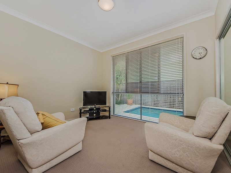 8 Menton Avenue, Varsity Lakes QLD 4227