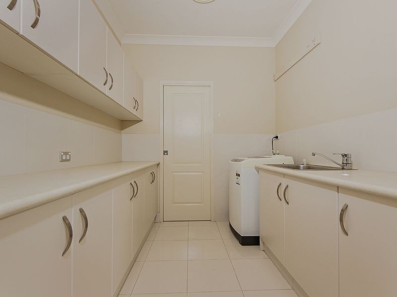 8 Menton Avenue, Varsity Lakes QLD 4227