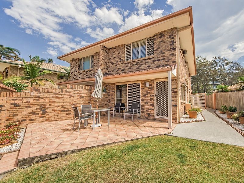2/10 Snowgum Court, Burleigh Waters QLD 4220