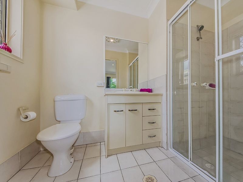 95 Honeyeater Dr, Burleigh Waters QLD 4220