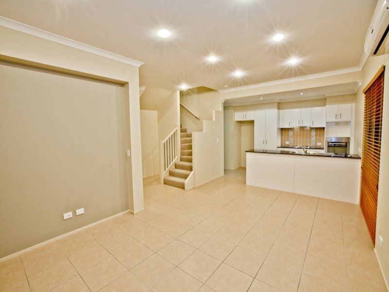 49 Azzura Drive, Varsity Lakes QLD 4227