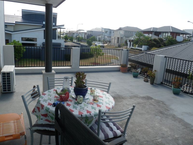 49 Azzura Drive, Varsity Lakes QLD 4227