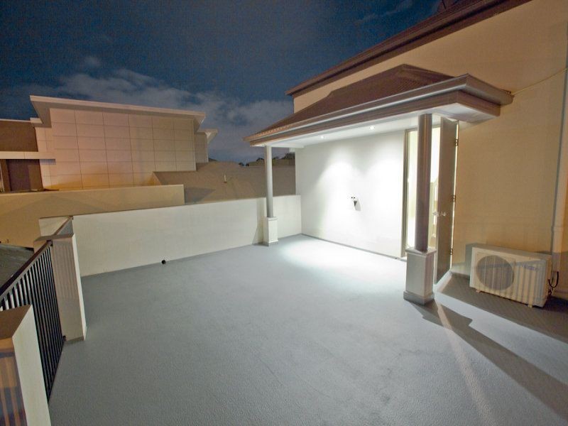 49 Azzura Drive, Varsity Lakes QLD 4227