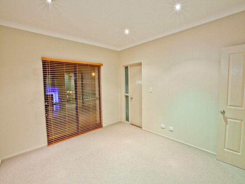 49 Azzura Drive, Varsity Lakes QLD 4227