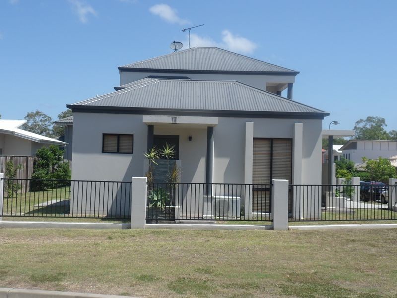 49 Azzura Drive, Varsity Lakes QLD 4227