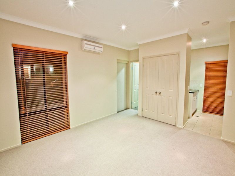 49 Azzura Drive, Varsity Lakes QLD 4227