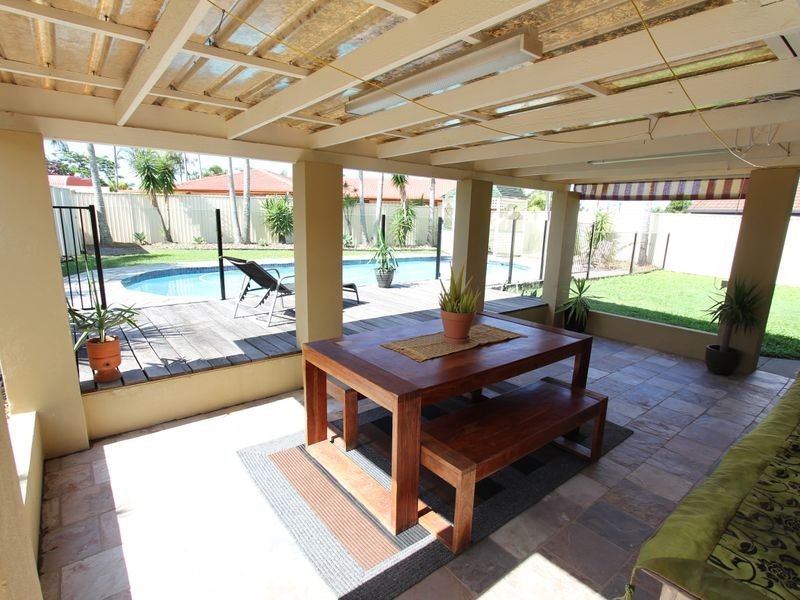 22 Bushtree Court, Burleigh Waters QLD 4220