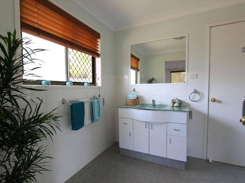 22 Bushtree Court, Burleigh Waters QLD 4220