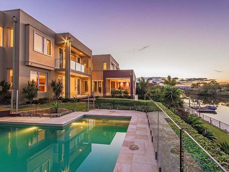 8 Braemer Court, Benowa Waters QLD 4217