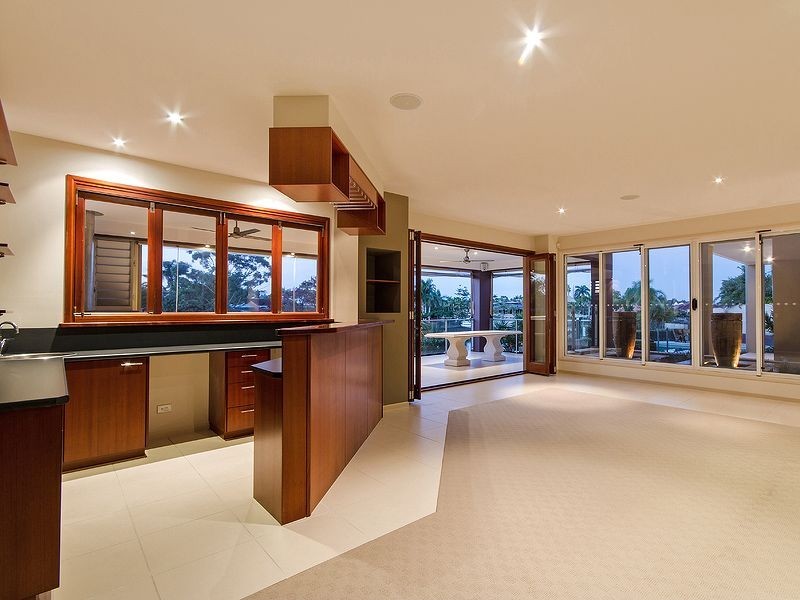 8 Braemer Court, Benowa Waters QLD 4217