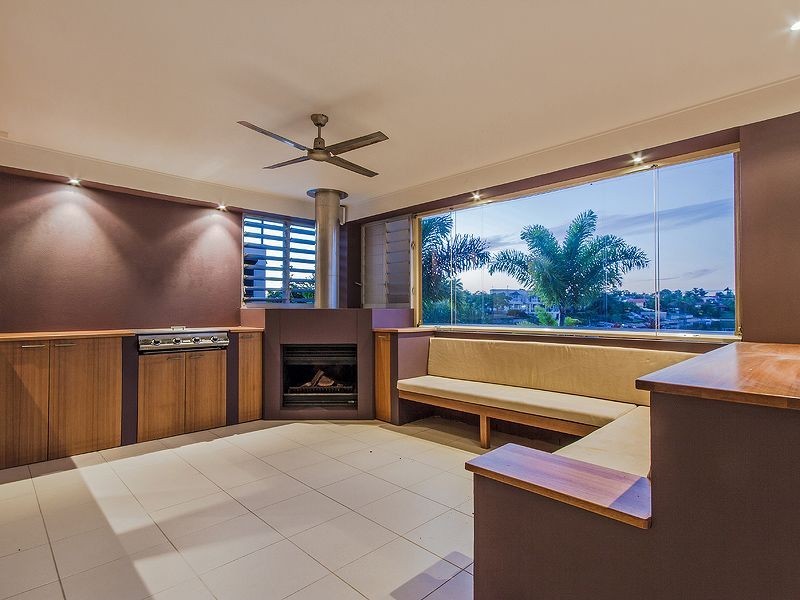 8 Braemer Court, Benowa Waters QLD 4217