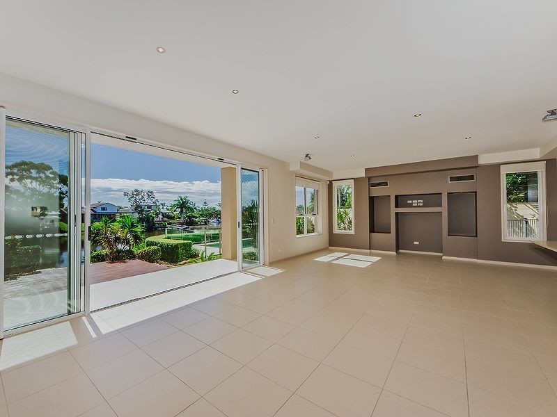 8 Braemer Court, Benowa Waters QLD 4217