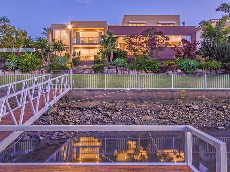 8 Braemer Court, Benowa Waters QLD 4217