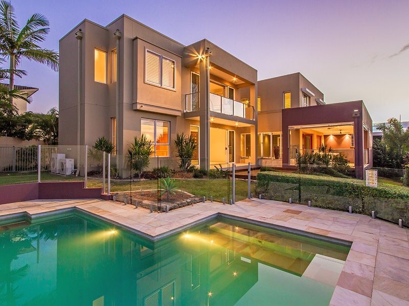 8 Braemer Court, Benowa Waters QLD 4217